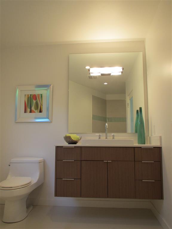 SL920 Hall Bath 2